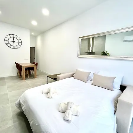 Urban Escape Comfort Meets Luxury, 4 Ppl Apartment *