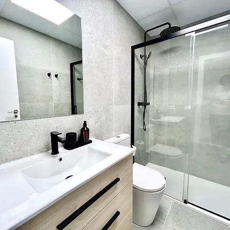 Urban Escape Comfort Meets Luxury, 4 Ppl Apartment Valencia