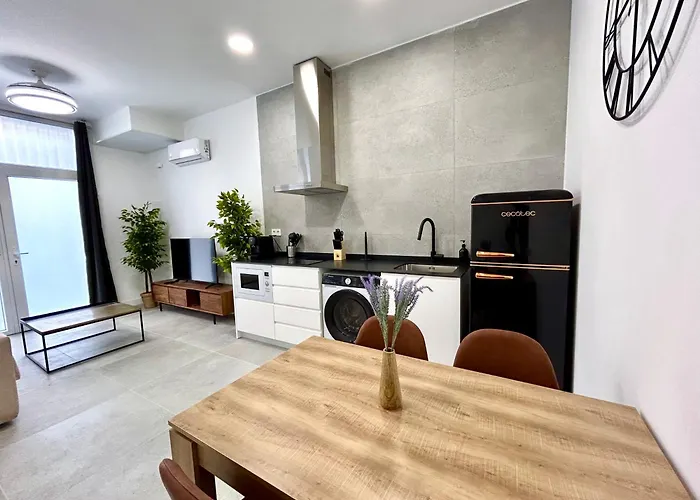 Urban Escape Comfort Meets Luxury, 4 Ppl Валенсия